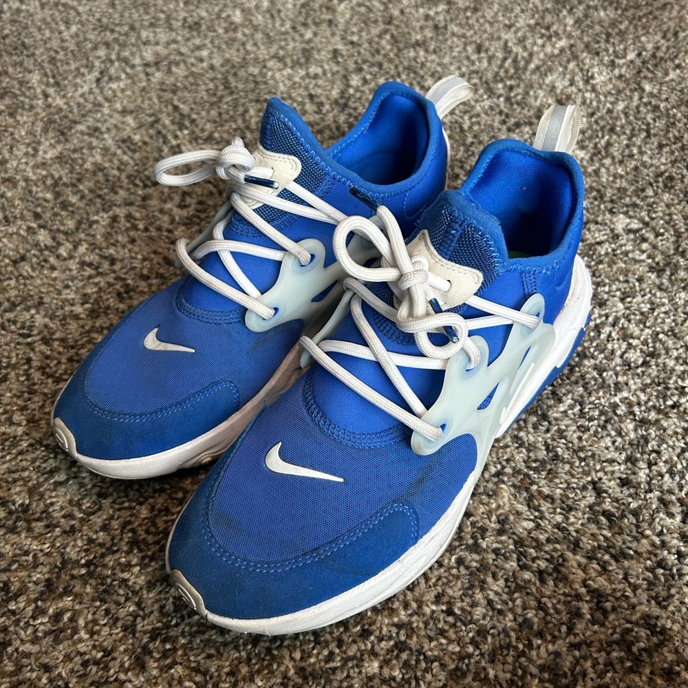 Nike Tennis Shoes